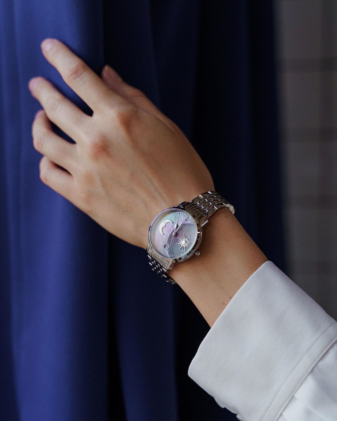Независимо от того, днем или ночью, новые часы @lduchen с браслетом из нержавеющей стали всегда идеально подходят вам